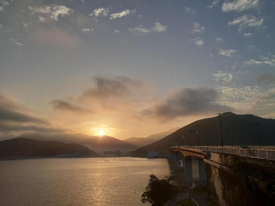 Tongyeong Bridge Hotel エクステリア 写真